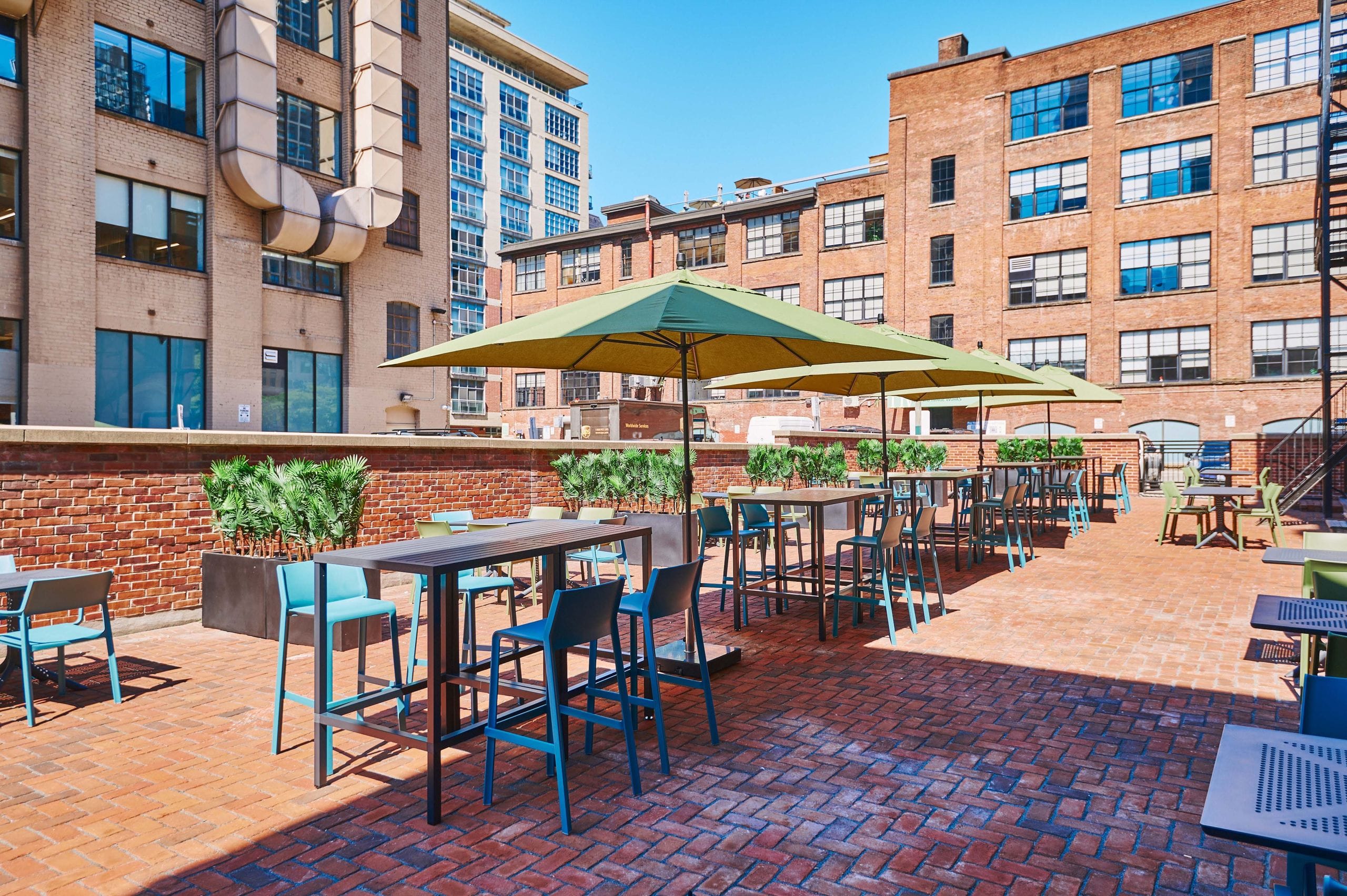 toronto-restaurants-carbon-snack-bar-king-west-patio-3 (1)